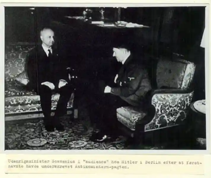 De radikales Erik Scavenius sammen med Adolf Hitler